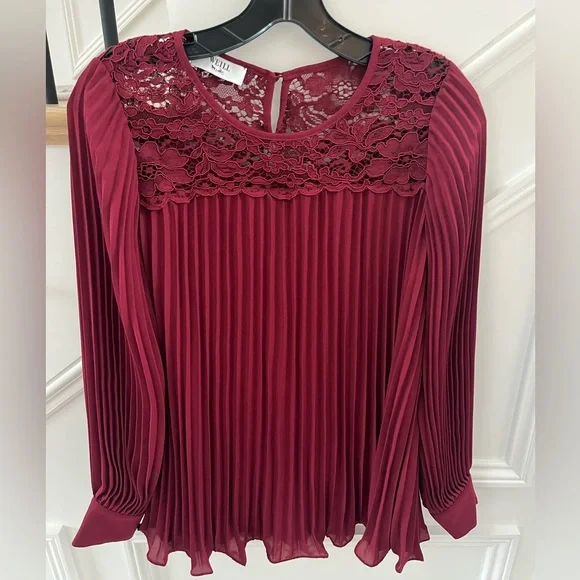 Weill Bergundy Pleated Lace blouse
Size 6 - Picture 9 of 13